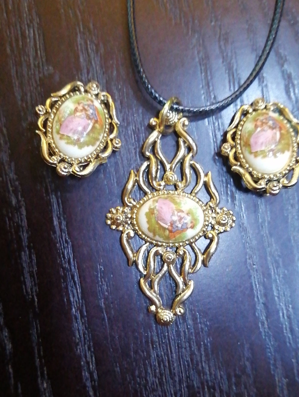 Love Story Courting Couple Fragonard Vintage Pendant Necklace&Earrings Bundle